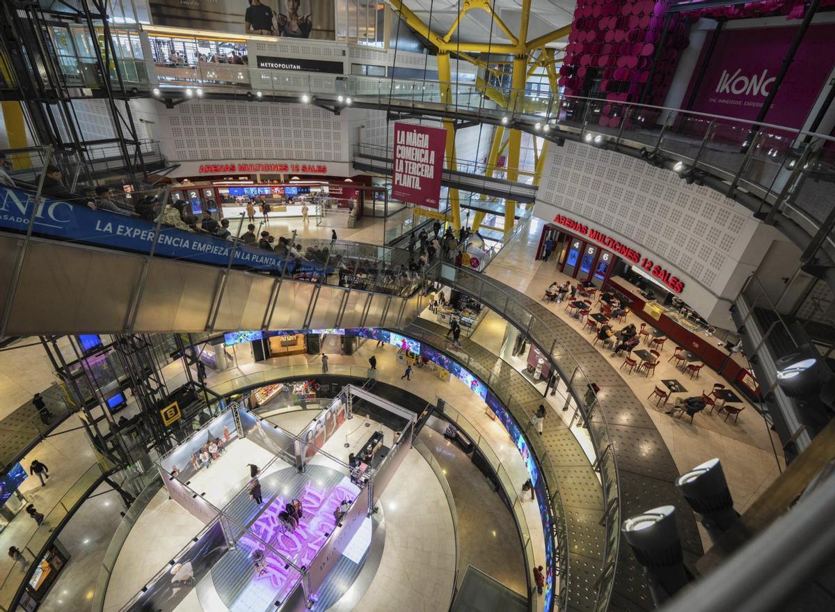 Ple total al centre comercial Arenas al cap de 15 anys d’inaugurar-se