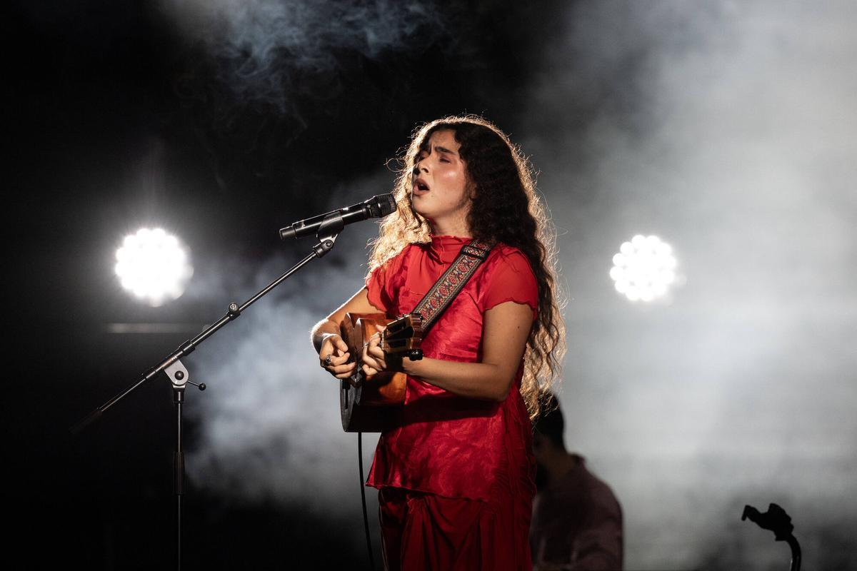 Silvana Estrada cautiva a Les Nits Occident