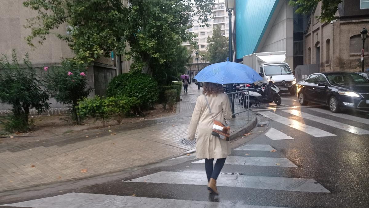 LLuvia en la esquina de Alvareda con Doctor Fleming.