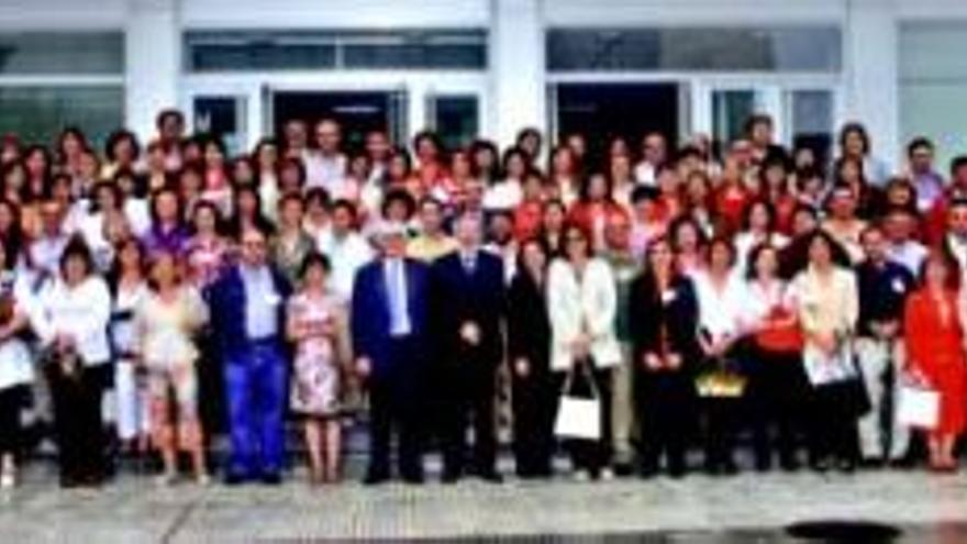 Alumnos de magisterio se reunen 25 años despues