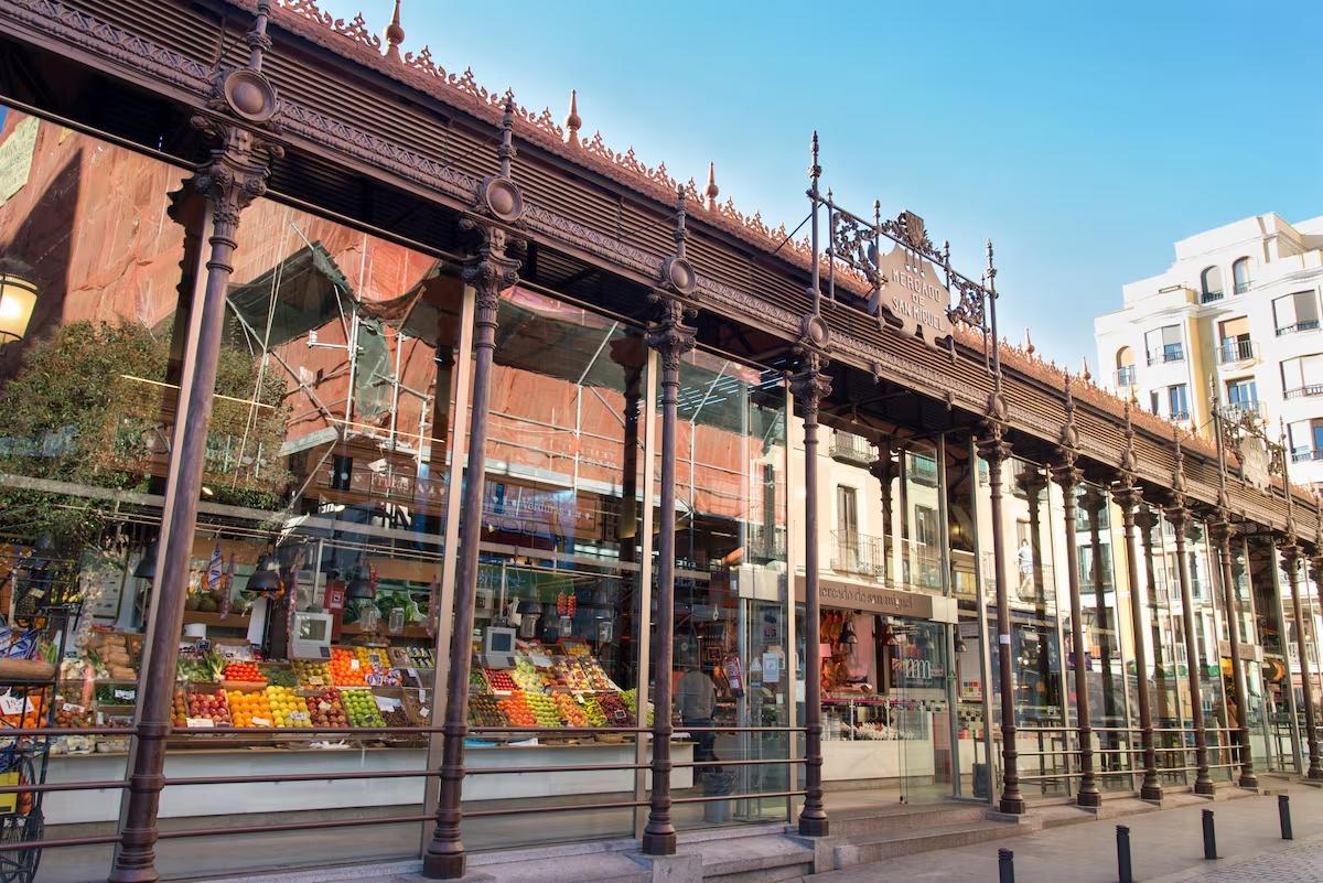 Tras culminar la fase de rehabilitación y mantenimiento iniciada en 2023, el Mercado de San Miguel reabre sus puertas