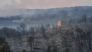 El fuego del sur de Francia se ralentiza, pero aún sigue sin control: "El riesgo sigue siendo muy alto, más que nunca"