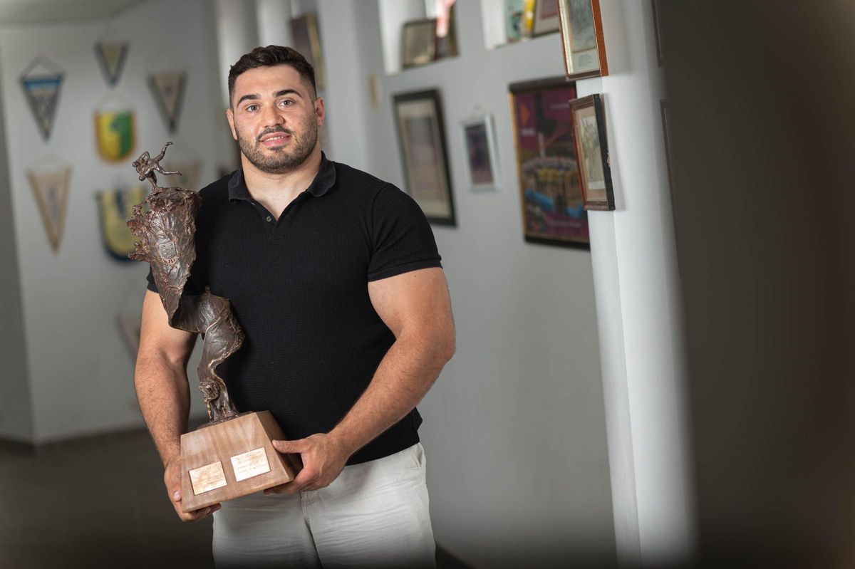 Eusebio posa con el título regional logrado a finales de junio.