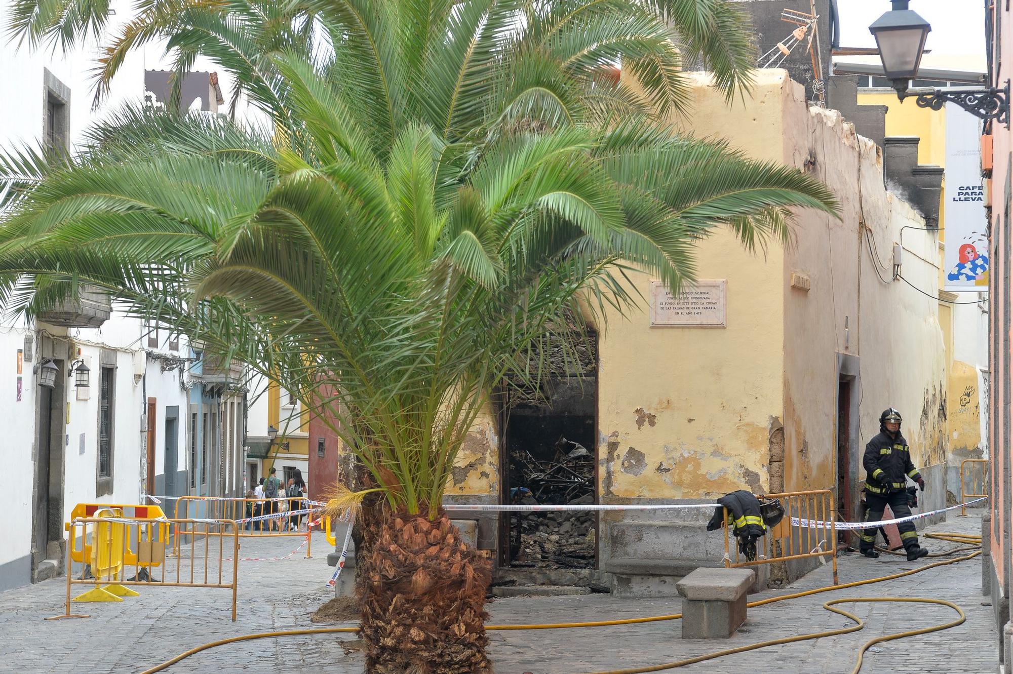 Casa antigua incendiada en Vegueta