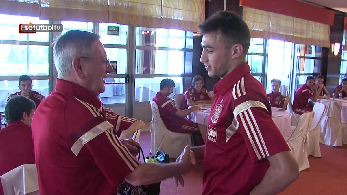 Munir festejó sus 19 años con la Sub21 y le regalaron un reloj