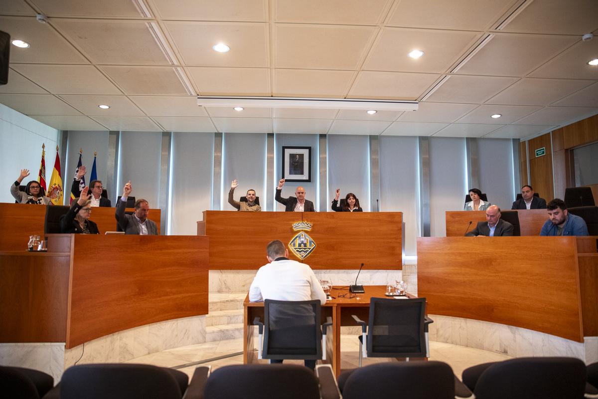 Votación definitiva de la limitación de vehículos en Ibiza para 2026 y 2027.