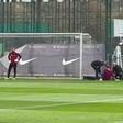 ¡Ter Stegen, atendido durante el entrenamiento!