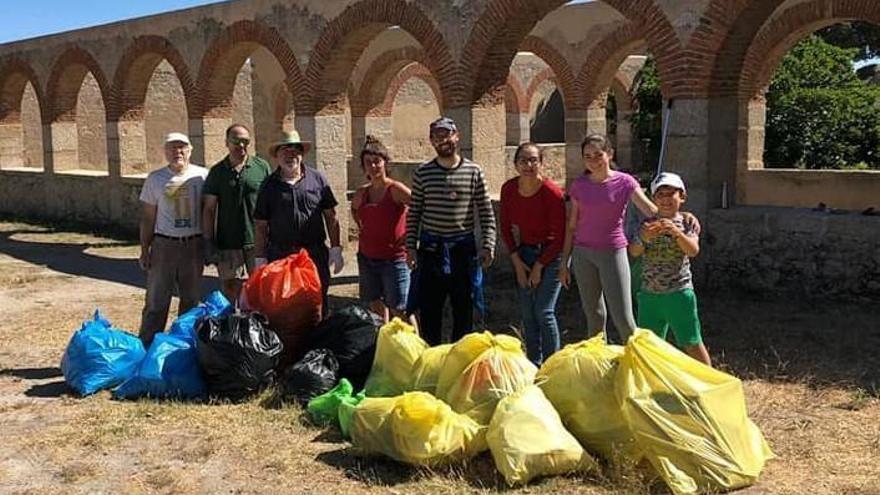 Recogen en el lavadero varias de bolsas de basura