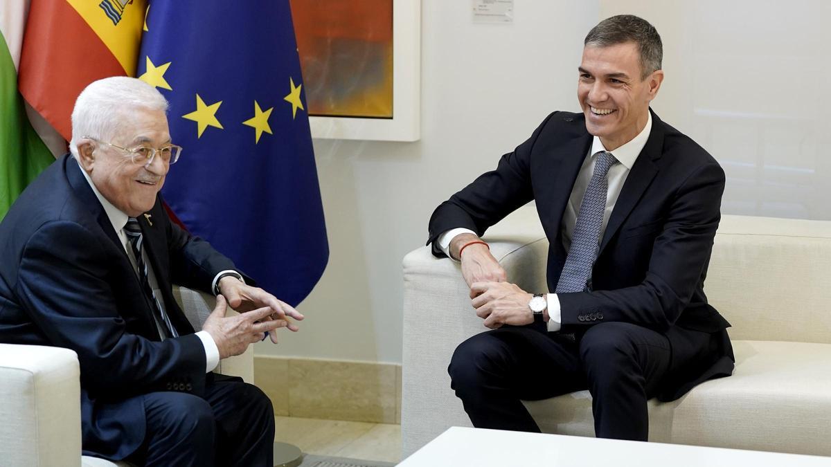 El presidente del Gobierno, Pedro Sánchez y el presidente de Palestina, Mahmoud Abbas, en Moncloa.
