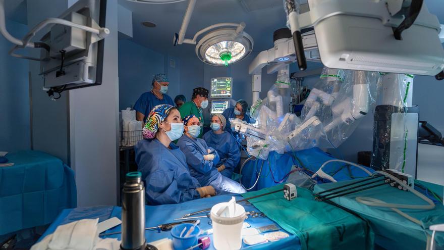 El hospital Reina Sofía de Córdoba alcanza las 50 intervenciones en cirugía robótica pediátrica