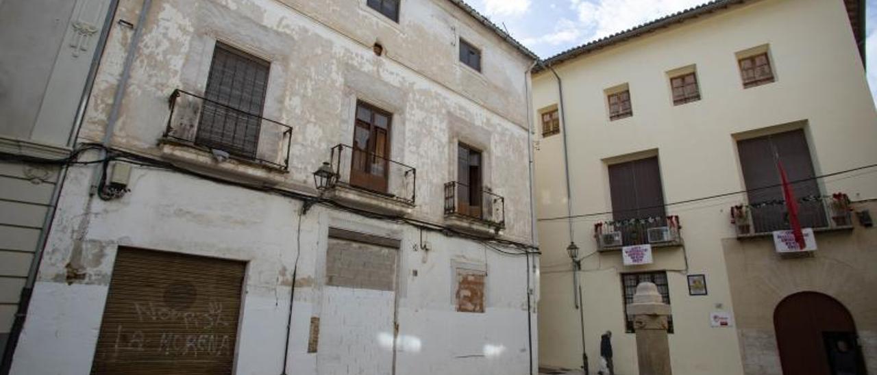 La casa de 600 metros cuadrados en la plaza Roca de Xàtiva subastada por la Sareb.  | PERALES IBORRA