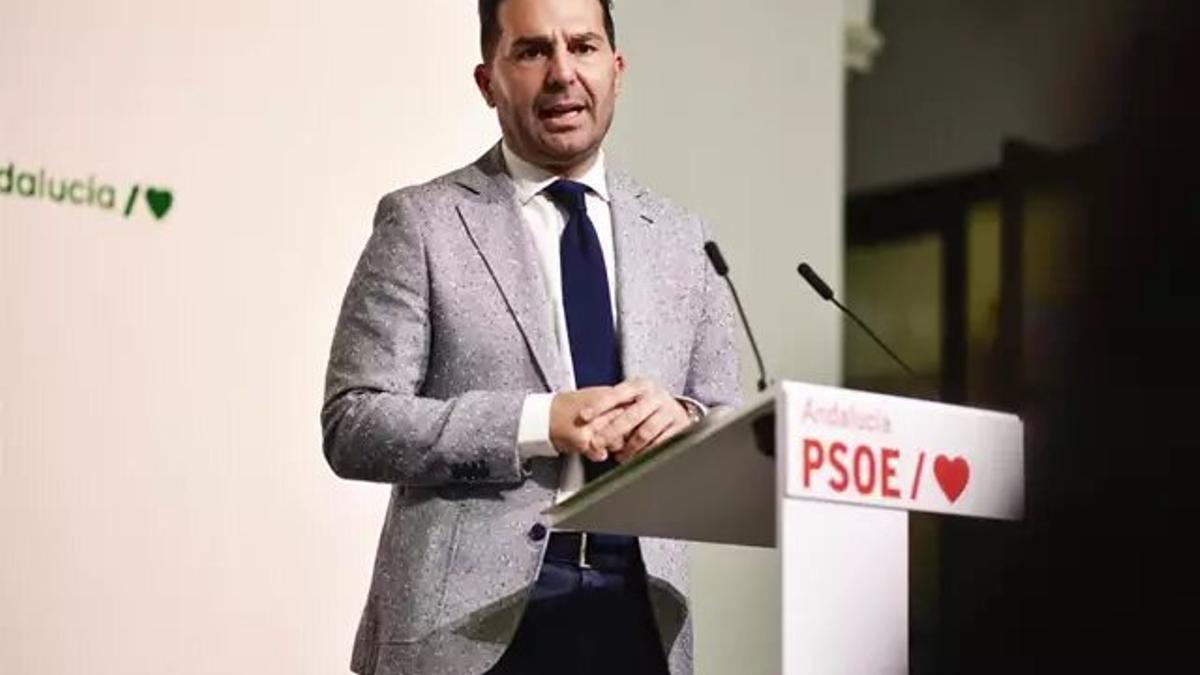 El secretario de Organización del PSOE-A, Noel López, en rueda de prensa en una foto de archivo.﻿