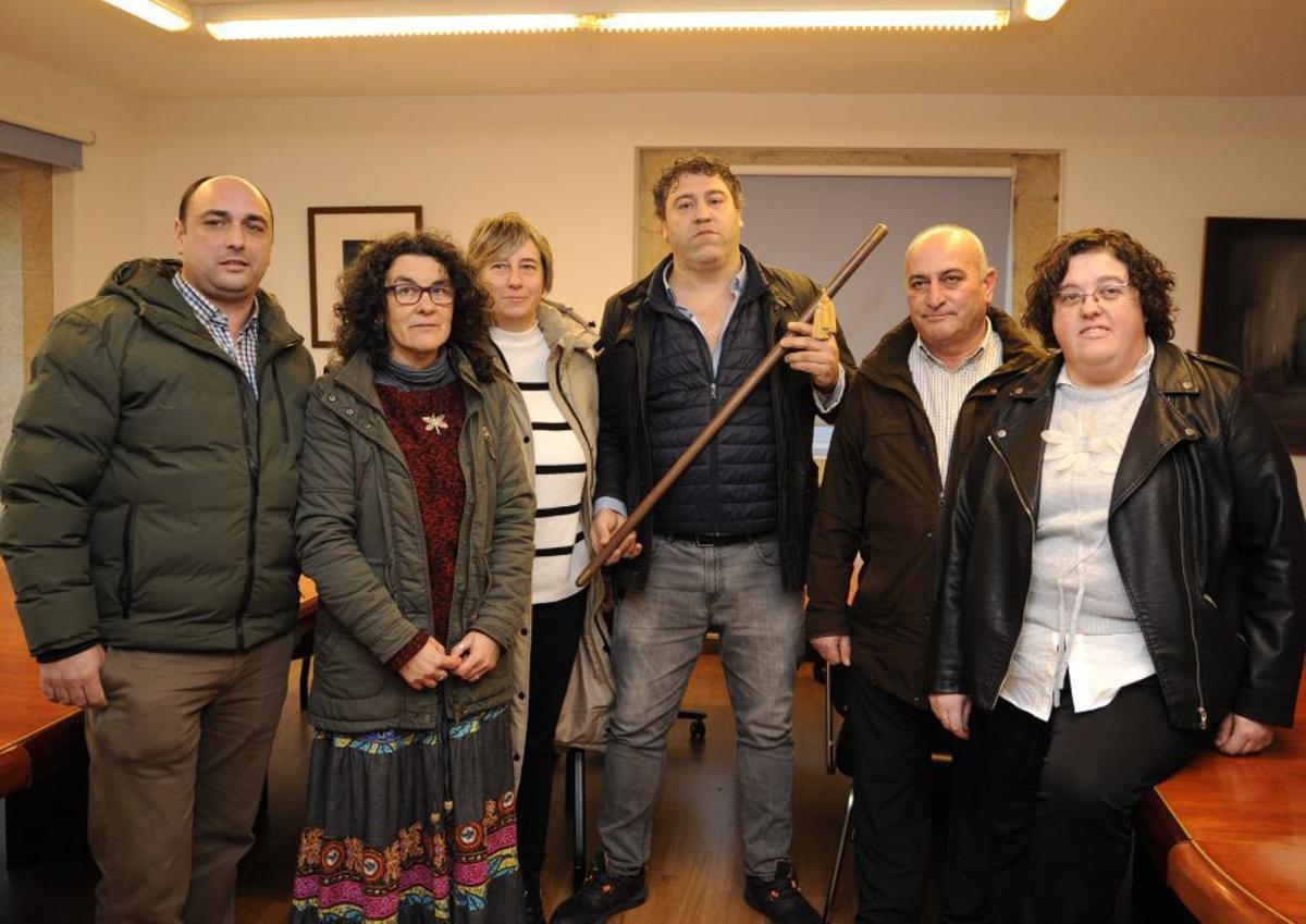 El gobierno local de Agolada, tras la toma de posesión de Óscar Val. | BERNABÉ/JAVIER LALÍN