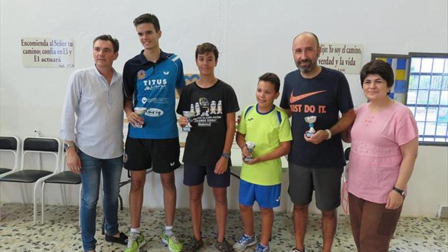 El tenis de mesa atrae a casi 20 participantes