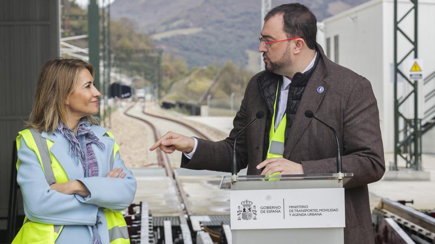 Barbón ataca al Ministerio de Transportes: &quot;Tiene un importante problema de credibilidad y deben rodar cabezas&quot;