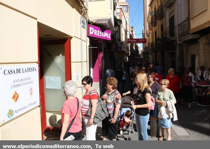 GALERÍA DE FOTOS -- Vila-real reparte el programa de fiestas de Sant Pasqual