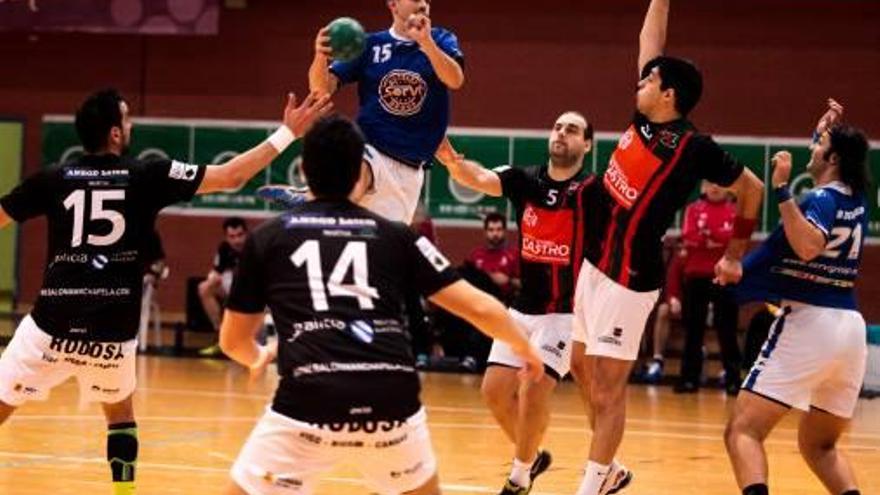 El recuperado Javi Sánchez lanzando en el último partido en el Palau.