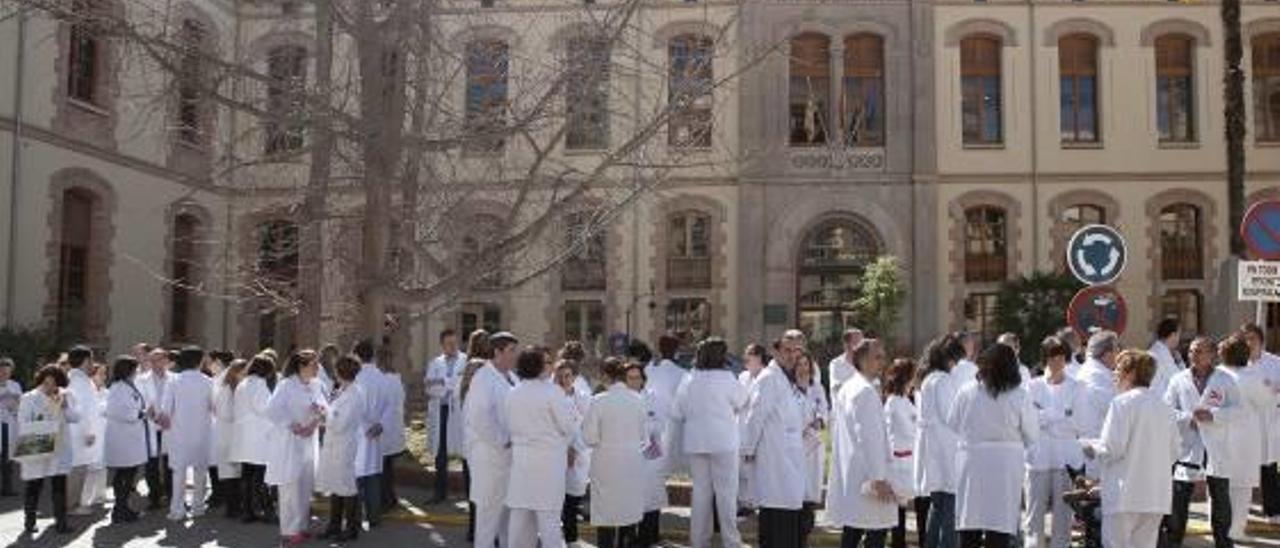 Grupo de empleados del Hospital Provincial de Castelló.