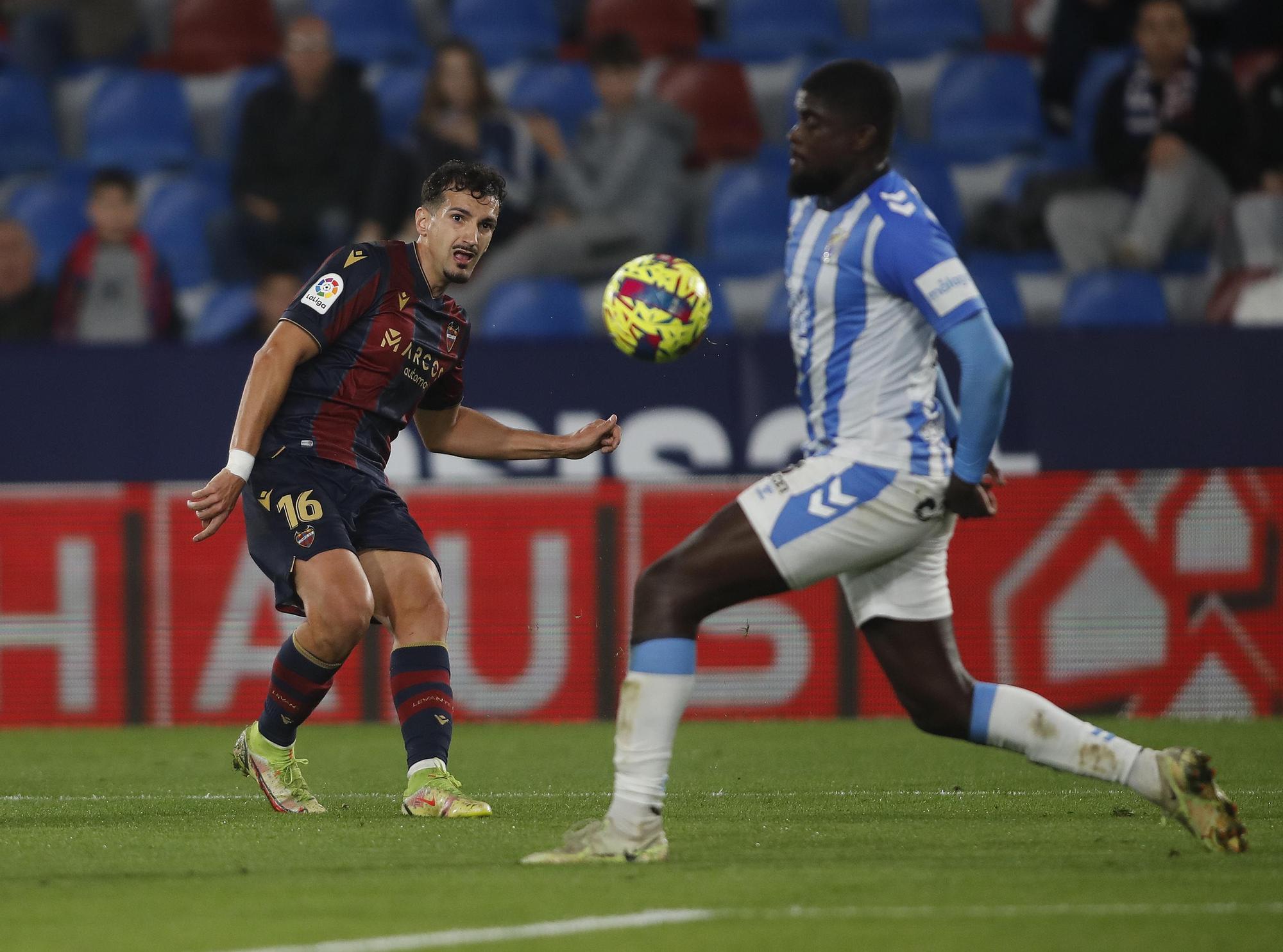 El Levante UD gana por la mínima al Málaga en el Ciutat