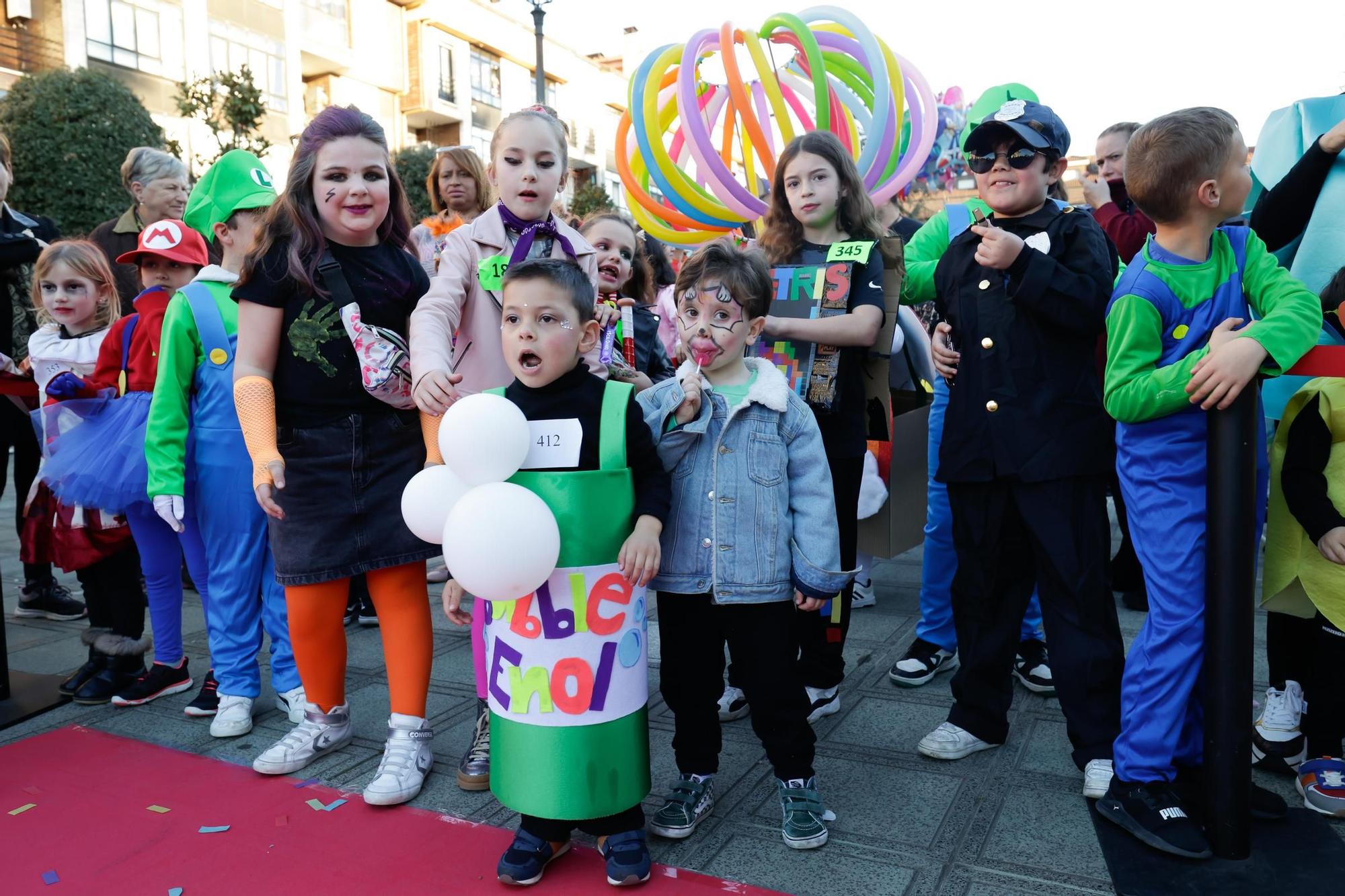 "Queen", los "Angry páxaros" o "Llanera Bros", estrellas carnavaleras en Posada