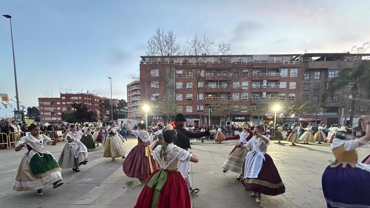 Torrent rinde homenaje a San José con danzas y la participación de las falleras mayores de 2026