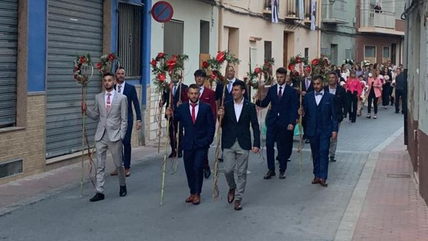 Ofrenda en honor a Sant Vicent, este domingo, en Xilxes.