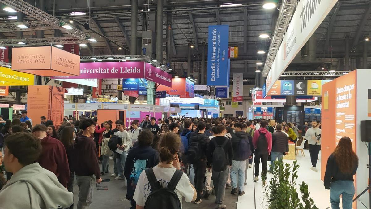 Saló de l'Ensenyament, öğrencilerin şüphelerini gidermek için hızlı yönlendirme noktaları sağlar