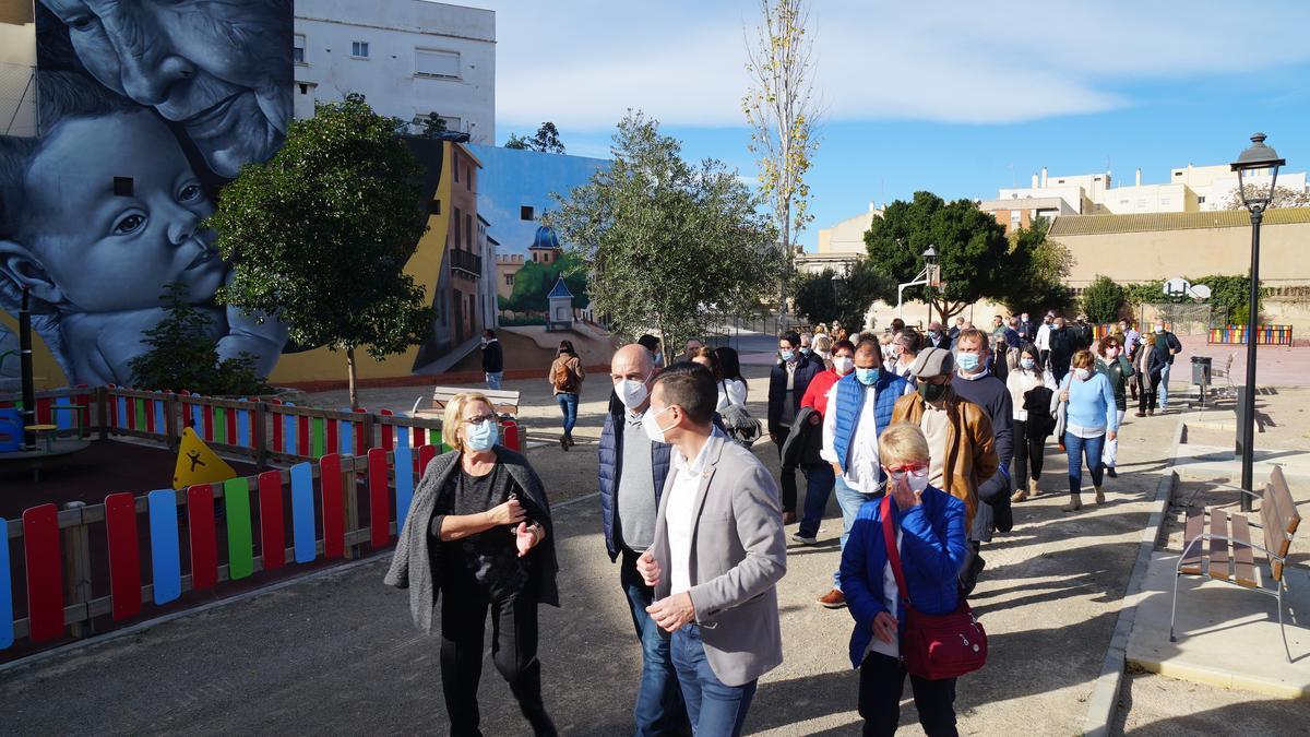 Rafael García, alcalde de Burjassot, en el parque María Marzo.