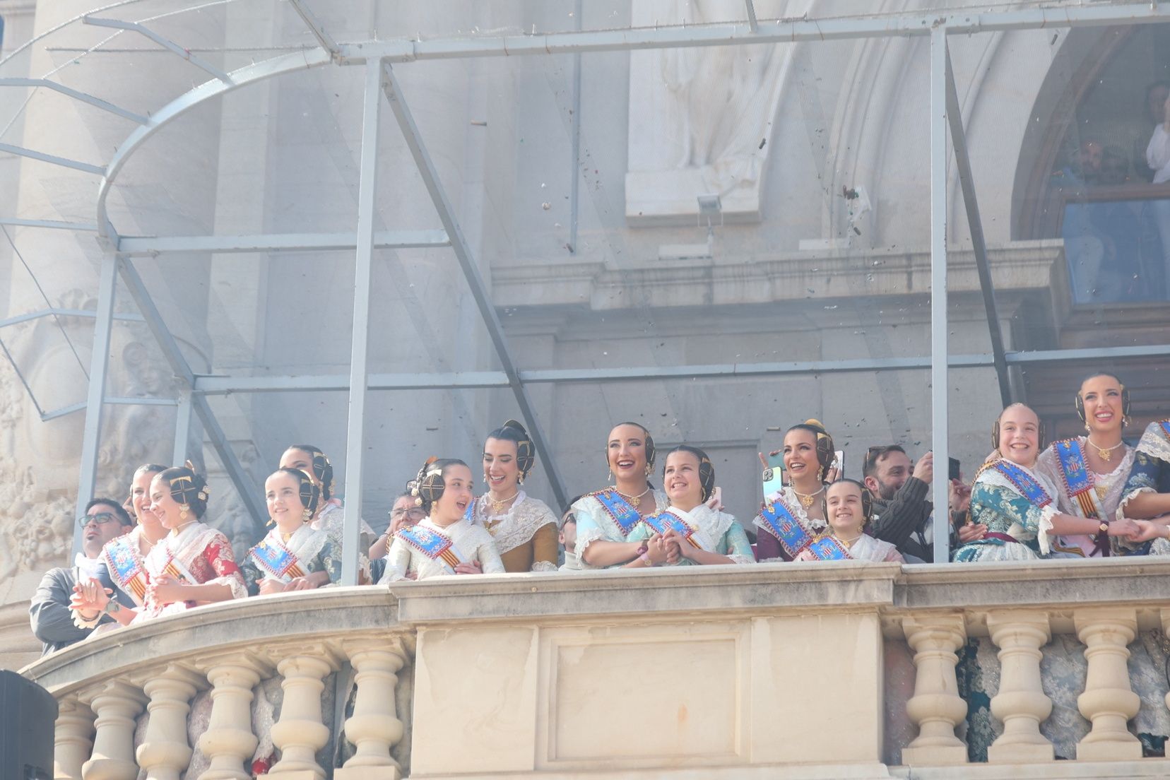 Palco del día 15: cumbre del PP y celebridades
