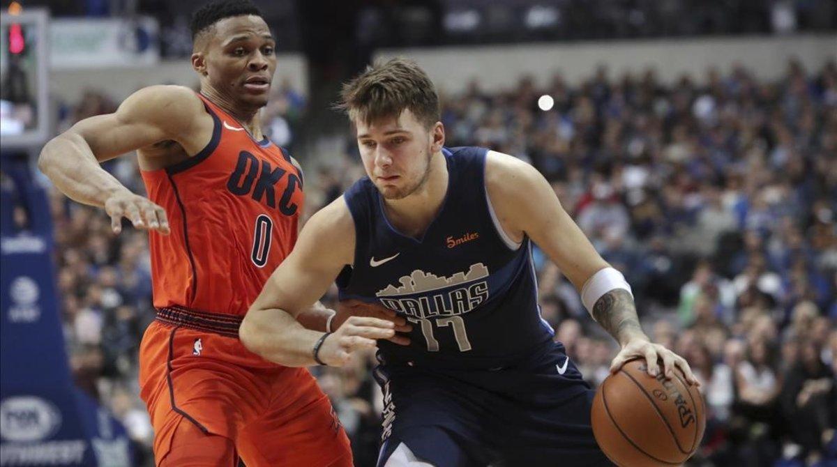 jdomenech46392481 dallas mavericks forward luka doncic  77  drives past oklaho181231120849