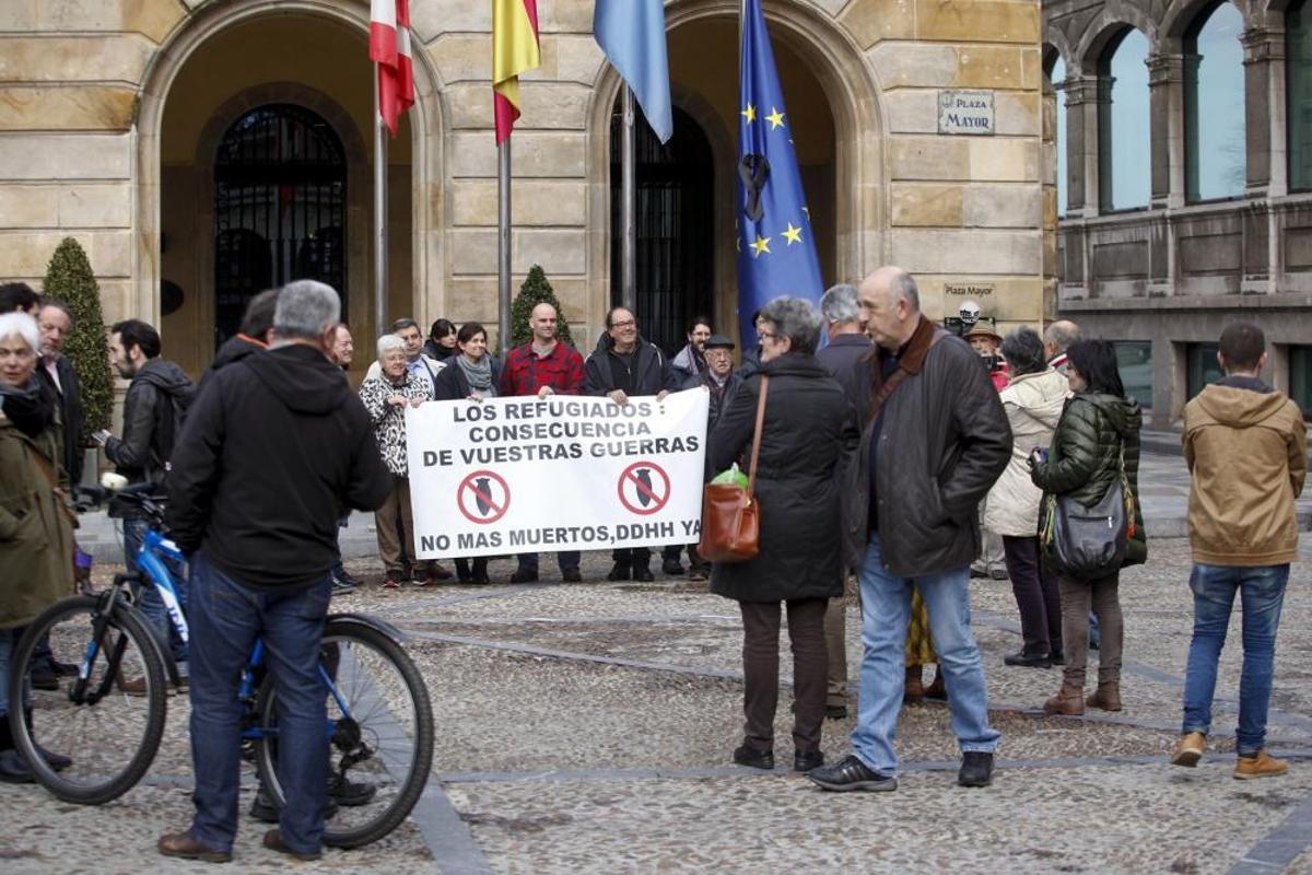 Colocación del crespón negro en la bandera europea