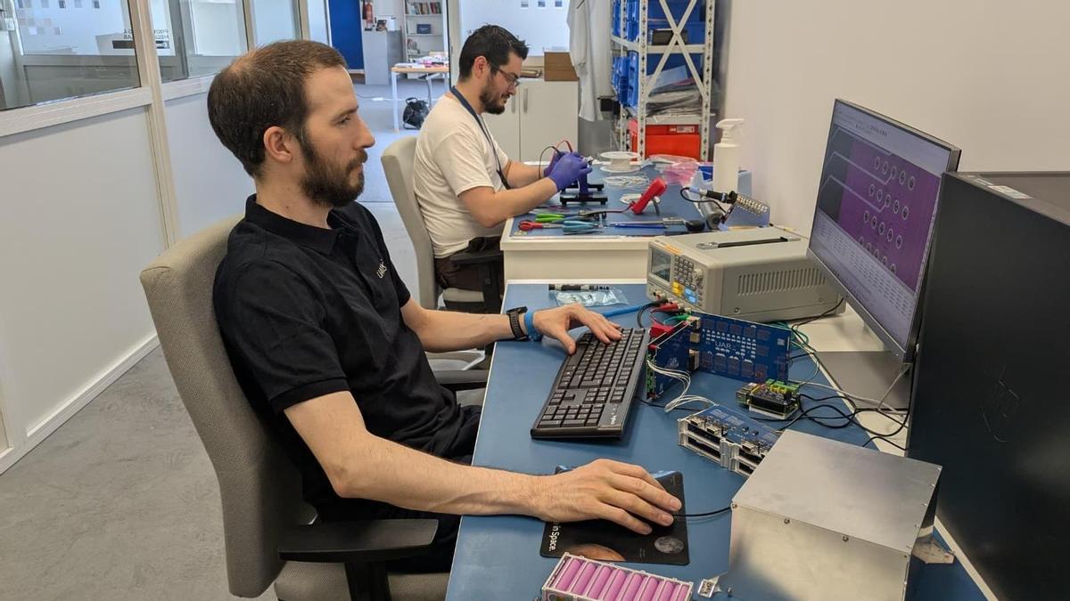Profesionales de la empresa nigranesa en sus instalaciones de Porto do Molle.