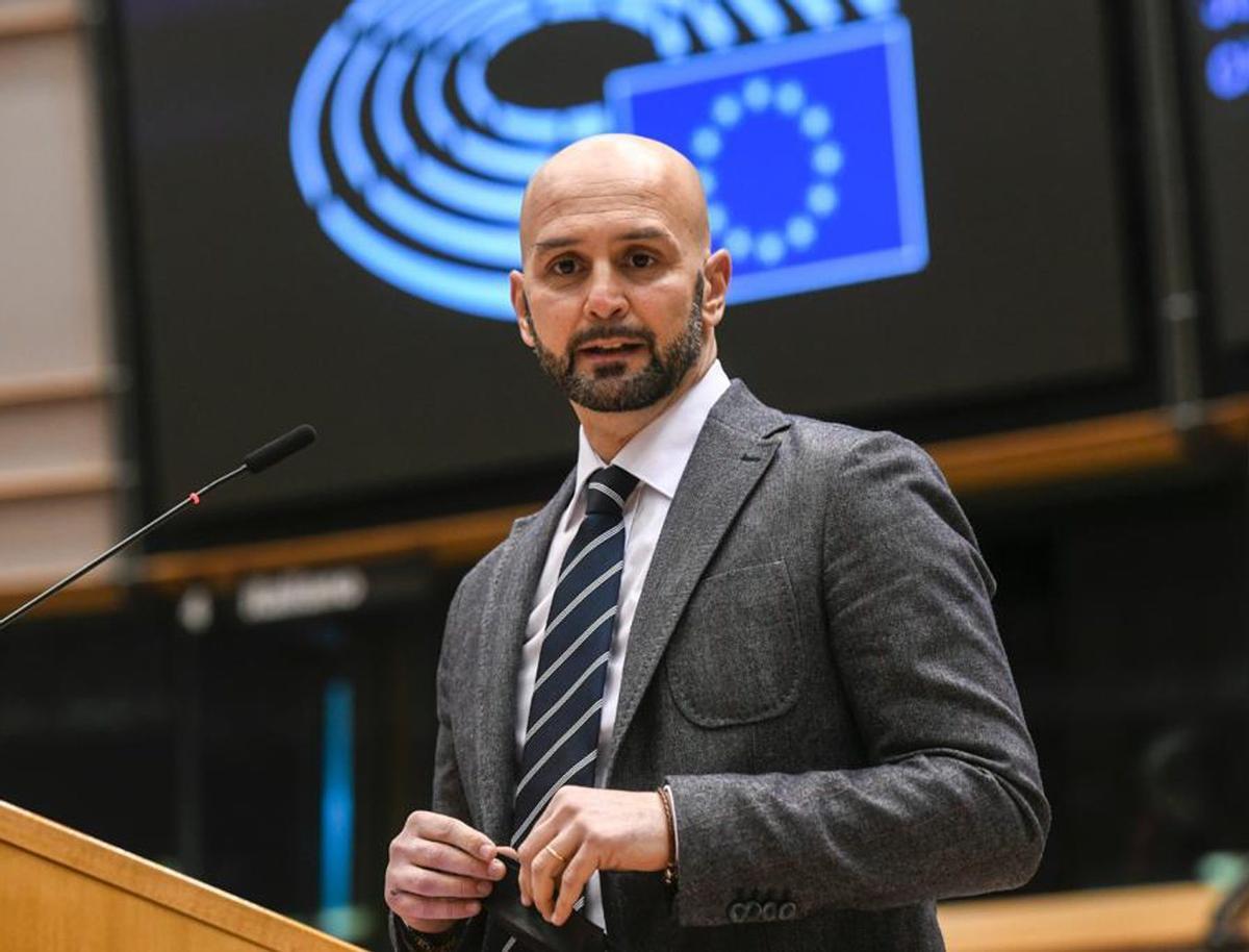Nicola Procaccini, President dels Conservadors i Reformistes de la UE: "Sánchez comet un error comprant gas a Rússia"