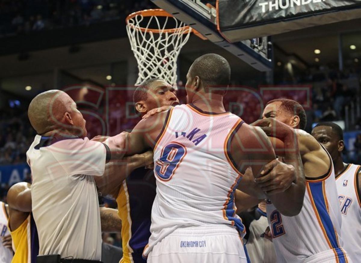 OKLAHOAM THUNDER, 114- LA LAKERS, 108