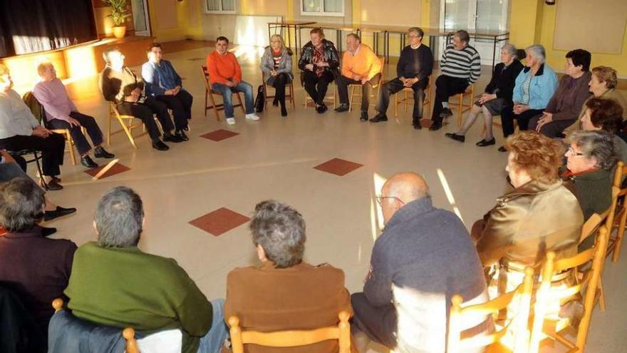 Una actividad para la tercera edad en Marcón. // Rafa Vázquez