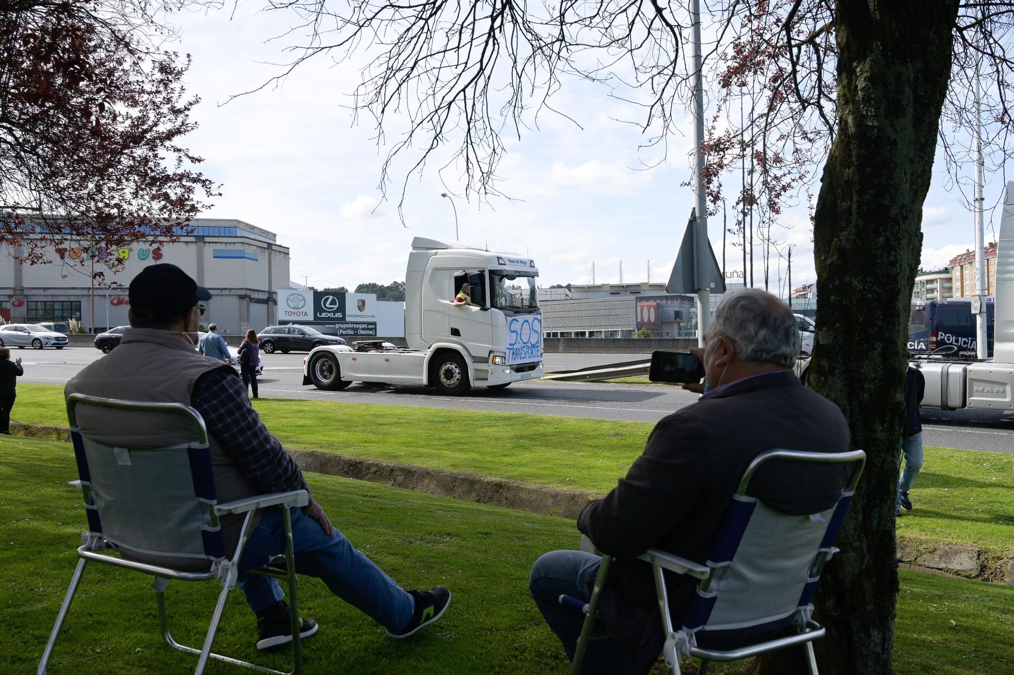 Una caravana de 200 vehículos protestan en A Coruña en el octavo día de huelga