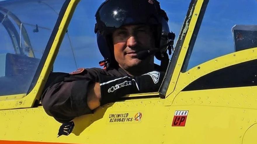 Un piloto acrobático gallego muere al chocar con otro avión durante una exhibición aérea en Portugal