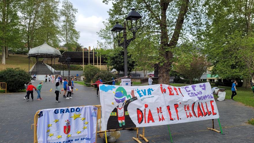 El &quot;Reto Europeo del Deporte Moscón&quot; y el Día de la Educación Física en la Calle llenan Grado de actividades