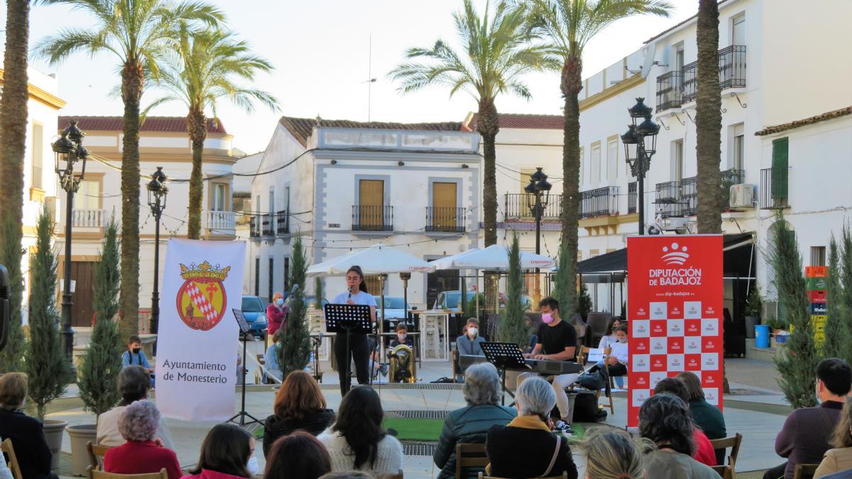 Audiciones musicales en la Plaza del Pueblo