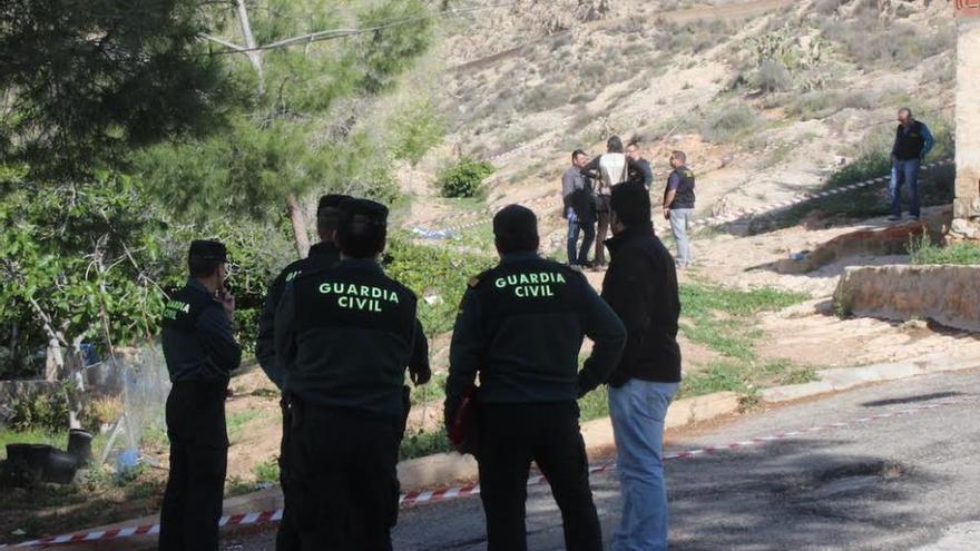 Agentes de la Guardia Civil en el lugar del suceso el pasado viernes.