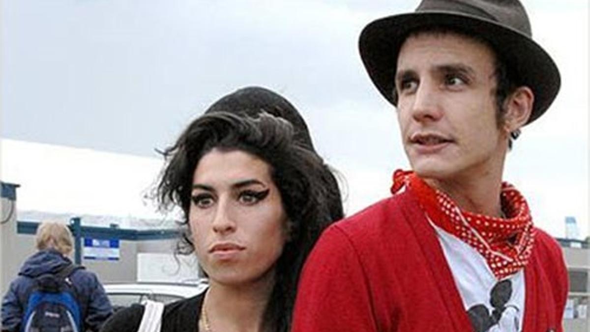 Amy Winehouse ya está oficialmente divorciada - Cuore