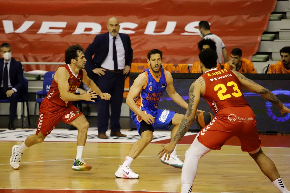 El UCAM Murcia se frena ante el Valencia Basket (66-80)