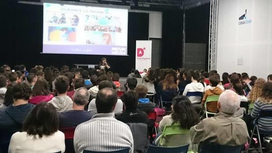 Éxito de la charla de Marroquí entre los jóvenes de Sagunt