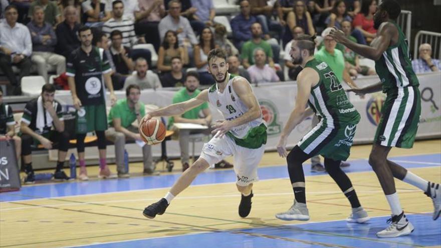 Raquítico Cáceres en Castellón