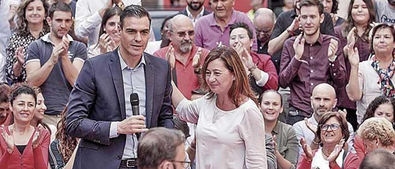 Pedro SÃ¡nchez y Francina Armengol el 30 de octubre en el mitin del lÃ­der socialista en Palma.