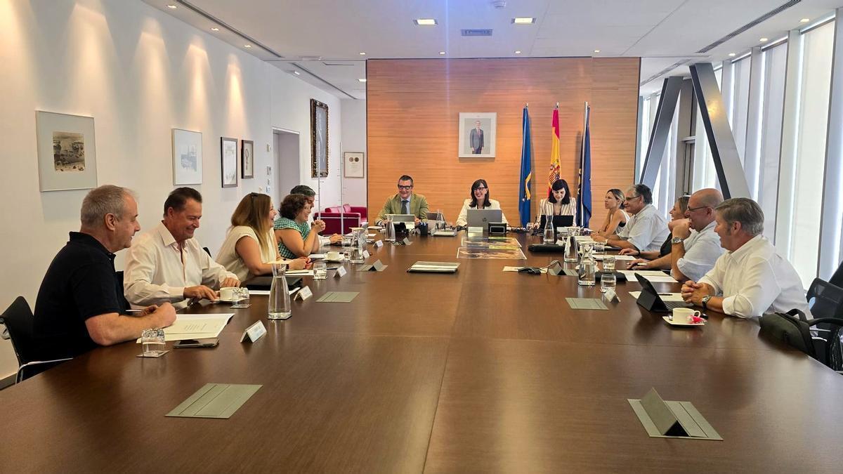 Un momento de la reuniónd el Consejo de Administración de El Musel.