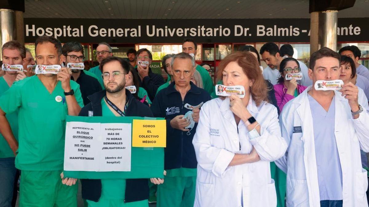 Los médicos se manifiestan en Alicante por un estatuto propio