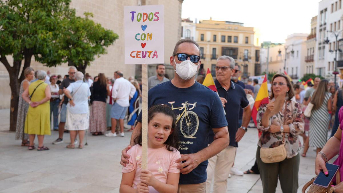Galería | Las manifestaciones en apoyo de Ceuta en Extremadura, en imágenes