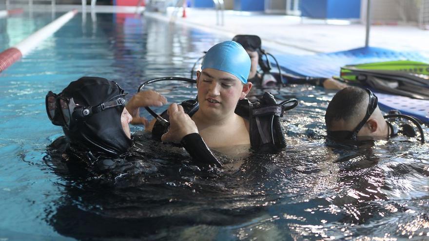 FOTOS: las mejores imágenes de la sesión de buceo para jóvenes con autismo en Cartagena.