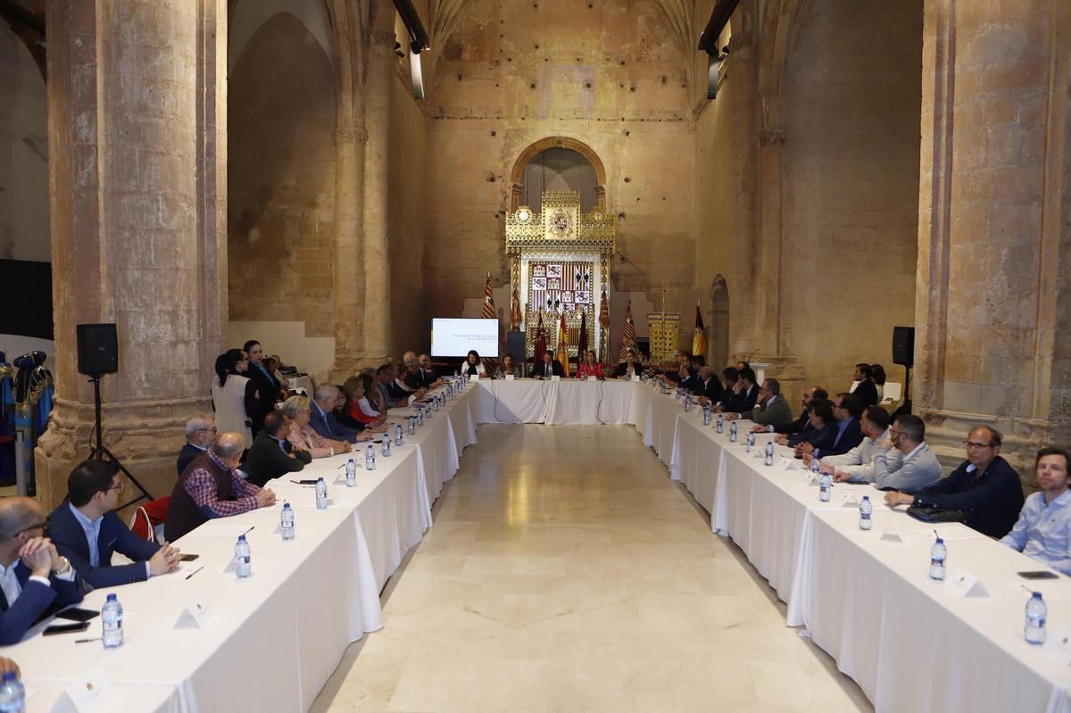 La antigua iglesia de Santa María acogía el acto, presidido por el alcalde de Lorca, Fulgencio Gil.